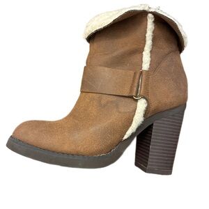 Faux Suede Shearling Lined Chunky Heel Ankle Boots in Brown Distress Size 6